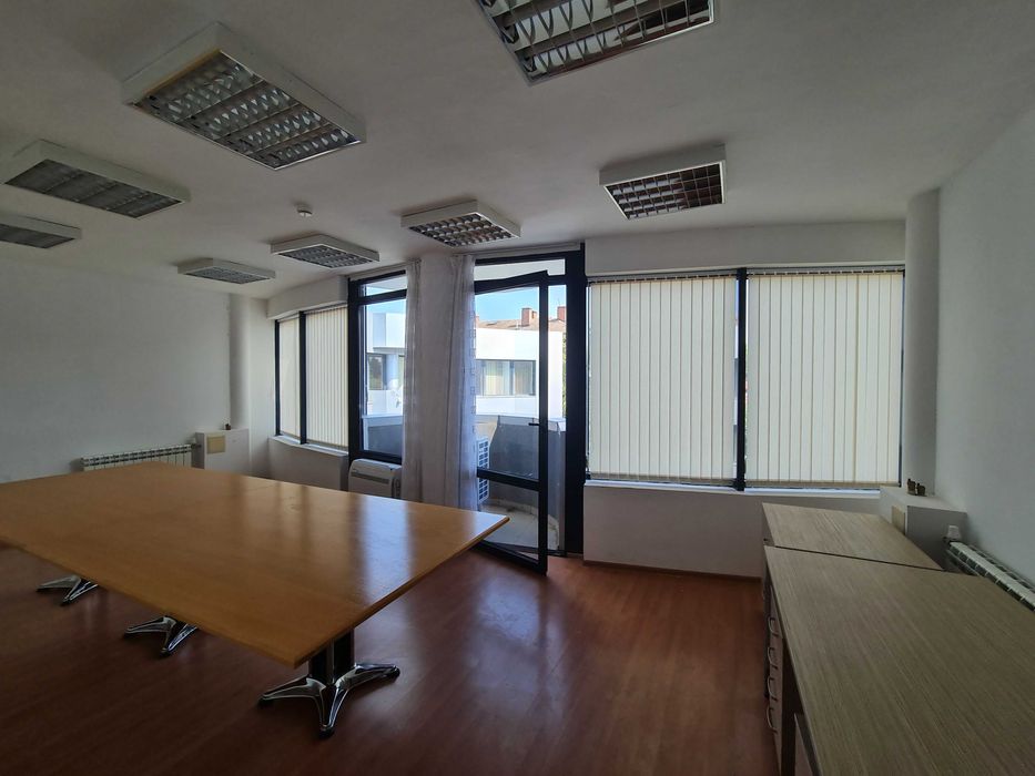 Дава се под наем Офис в Казанлък - 30 кв.м за 219.3 € - Снимка #1