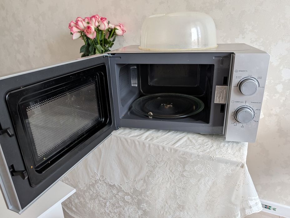 Продам микроволновую печь Haier