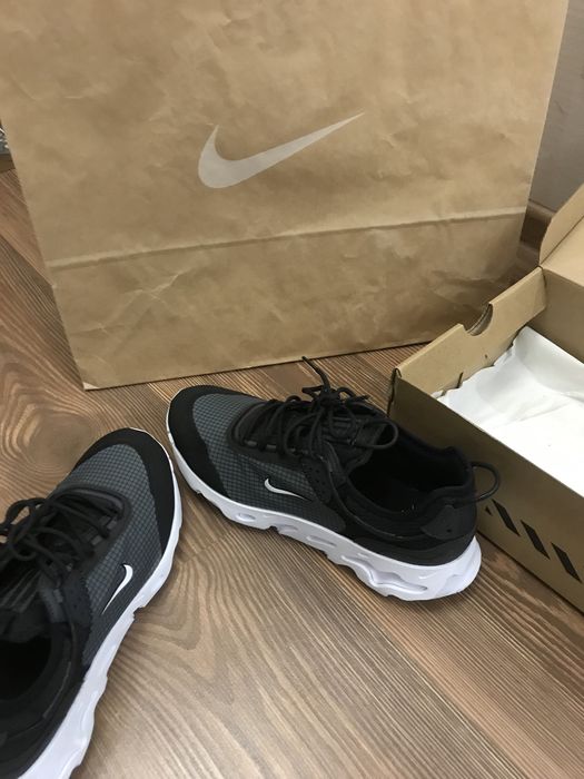 Кроссовки ориг Nike React Live 41.5 ru size