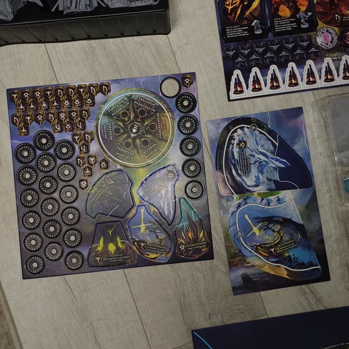 Vând Lords of Ragnarok –stare foarte bună, 3 piese lipsa 430lei neg.