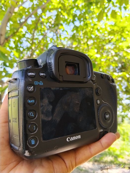 Canon 5D mark3 sotiladi obektiv 50mm 1.8