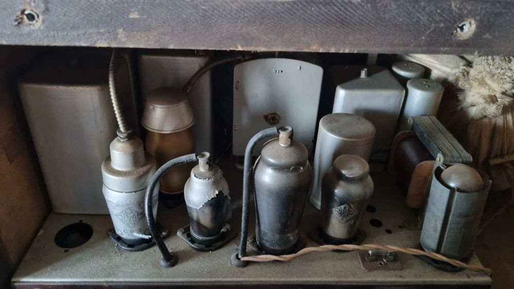 Стар радио приемник