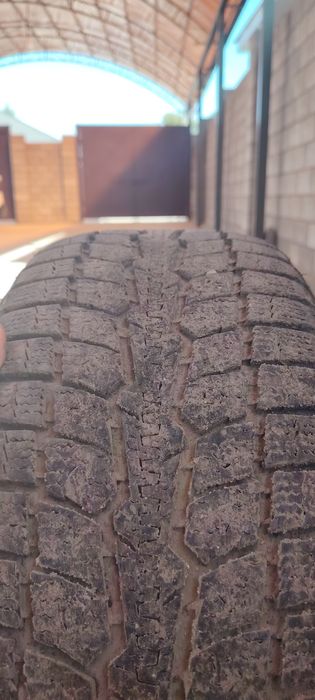 Шины в отличном состояние 215/60/R16