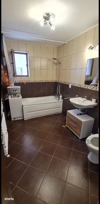 Apartament spatios  3 camere, 68 mp utili, etaj 1, terasa, zona Poligo