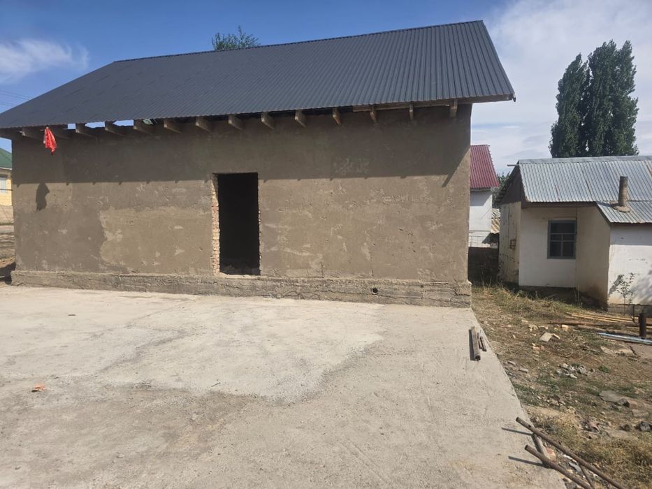 Ұзынағашта Азербаев көшесі 80, 8 сот жер үйімен сатылады.