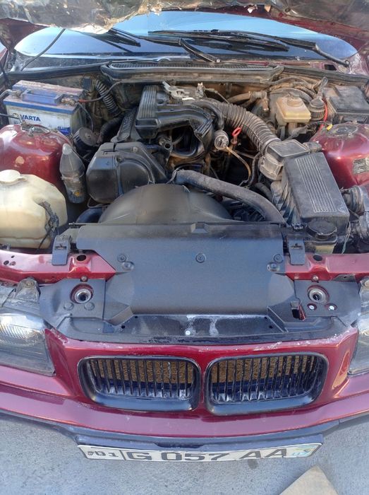 BMW E318 yili 1992 benzin