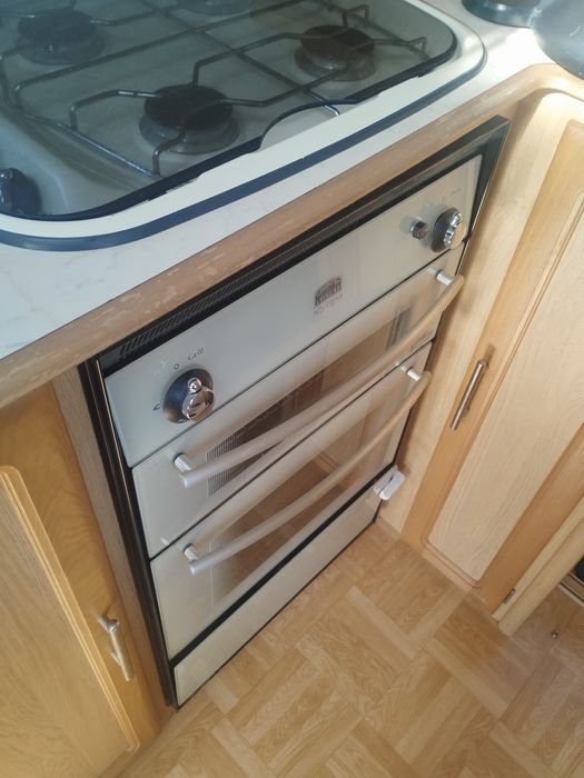 Печка с фурна и котлони за каравана кемпер на газ