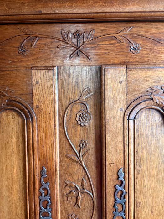 Старинен дъбов гардероб