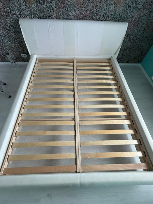 Vand pat cu tot cu saltea!