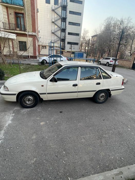 moshina 1 chi qol 
xolati yaxshi 
sons motor 1.5 benzin (gaz qoyilmaga