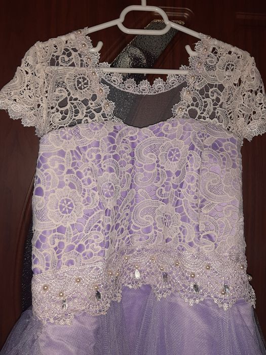 Rochie Lila cu trena din tull