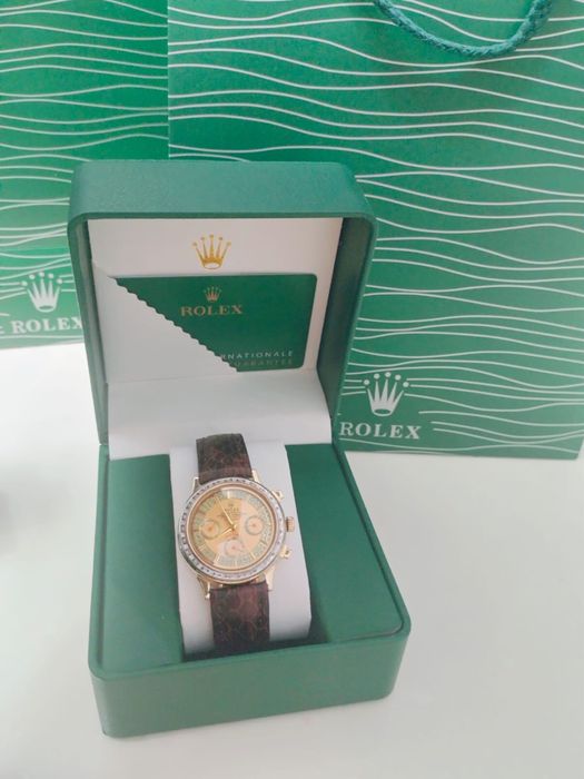 Золотые часы с бриллантами