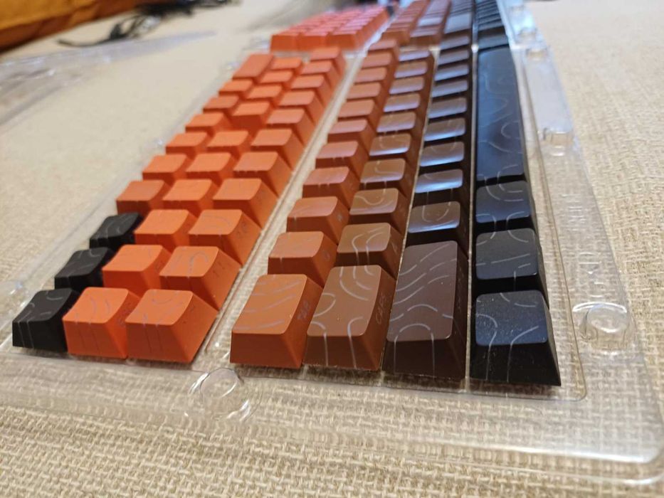 Продавам custom keycaps!