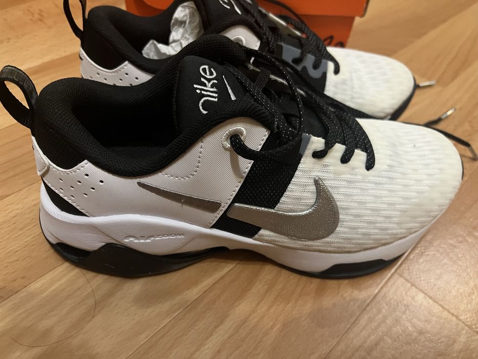 Кроссовки Nike Zoom Bella черно-белые