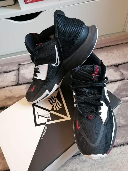 Vând adidasi kyrie low 5