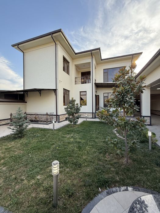 Продается 3 этажный дом, Циолковского