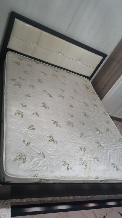 Продам кровать с матрасом