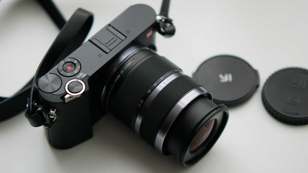 20MP, 4K/30fps YI M1 Mirrorless Camera, 12-40mm f/3.5-5.6 М4/3 обектив