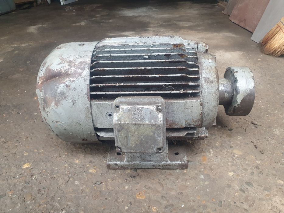 De vanzare 3 motoare trifazate