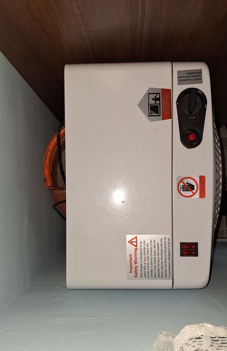 Sobă pe gaz ( butelie GPL) + încălzire electrica