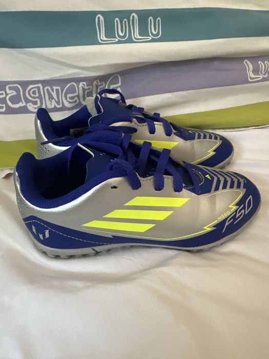 Футболни бутонки Адидас !