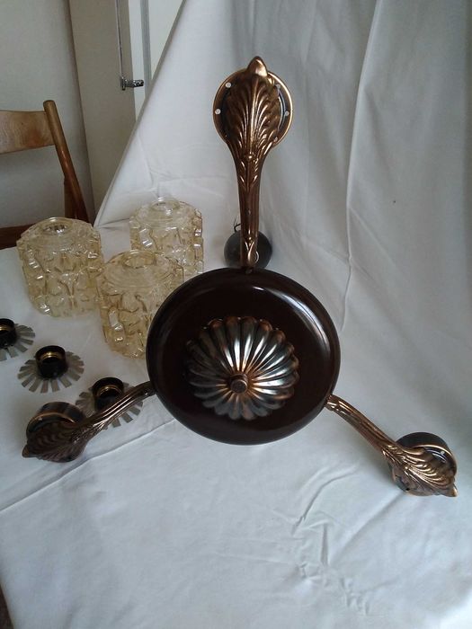 Продавам полилей тройка с медни орнаменти