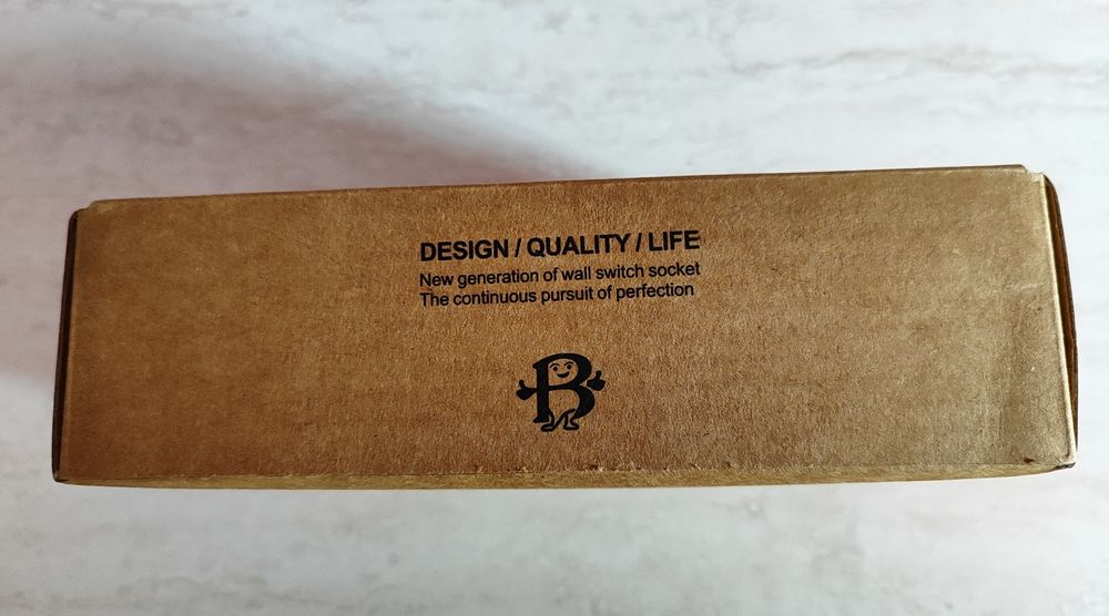 Двоен контакт със стъклен панел