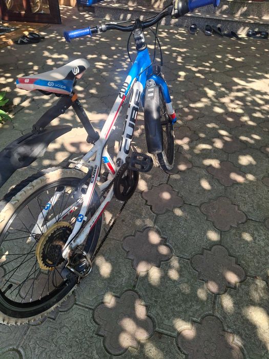 Bicicleta 7-8 ani
