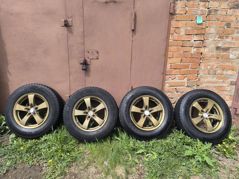 Продам резину Goform W705 215/70 R16