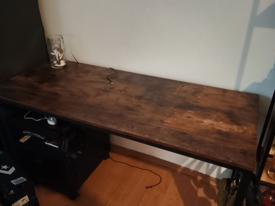 Vând birou maro cu aspect industrial