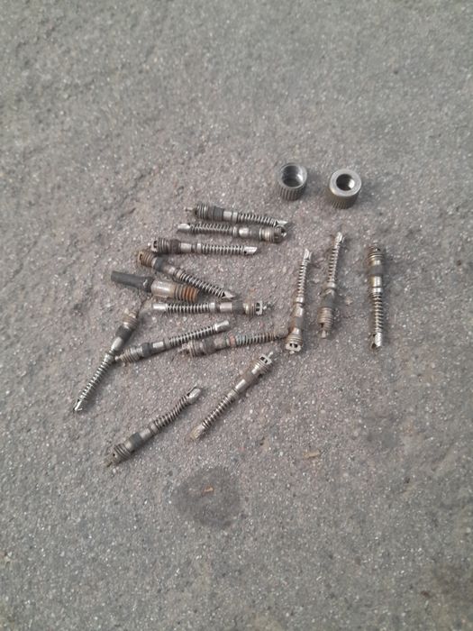 Нипель нипели 14 штук с двумя колпачками