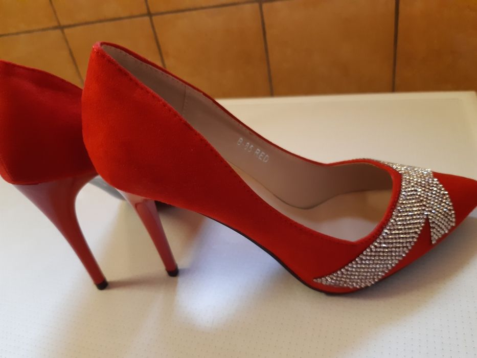 Pantofi cu toc stiletto