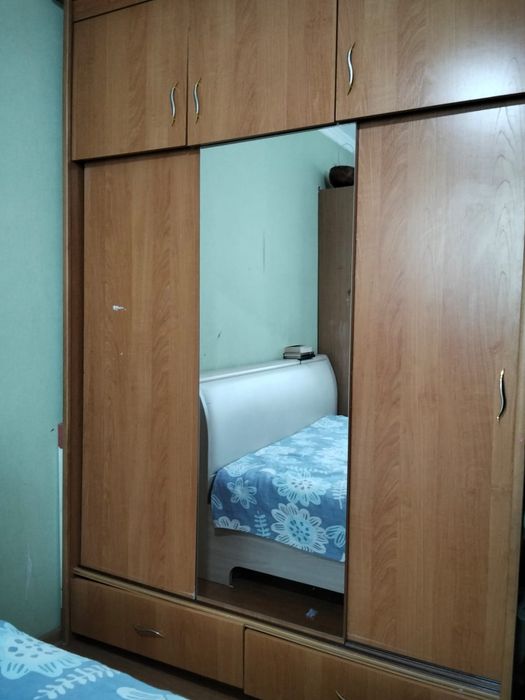 Продам шкаф-купе с зеркалом