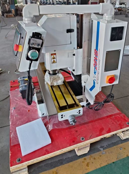 Нова фреза  UNIMARK с CNC управление по 3 оси . За работа със стомана.