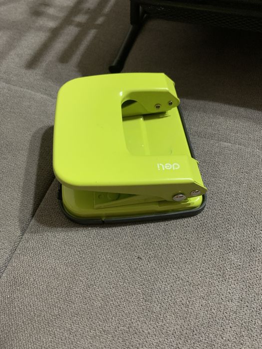 Продам дырокол и степлер  дешево