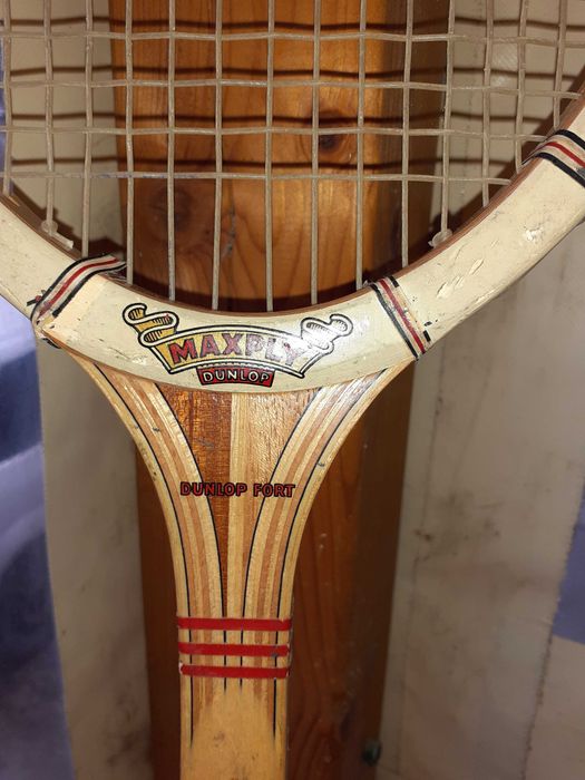 Стара колекционерска ракета за тенис Dunlop Maxply