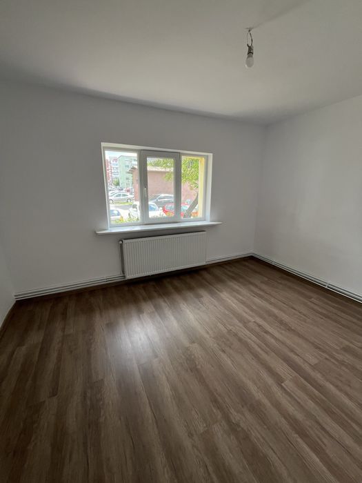Apartament 2 camere zona Sara