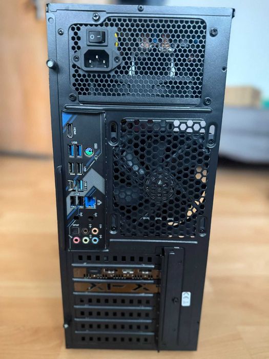 PC Gaming CPU Ryzen 7 3800XT GPU RX 6600XT