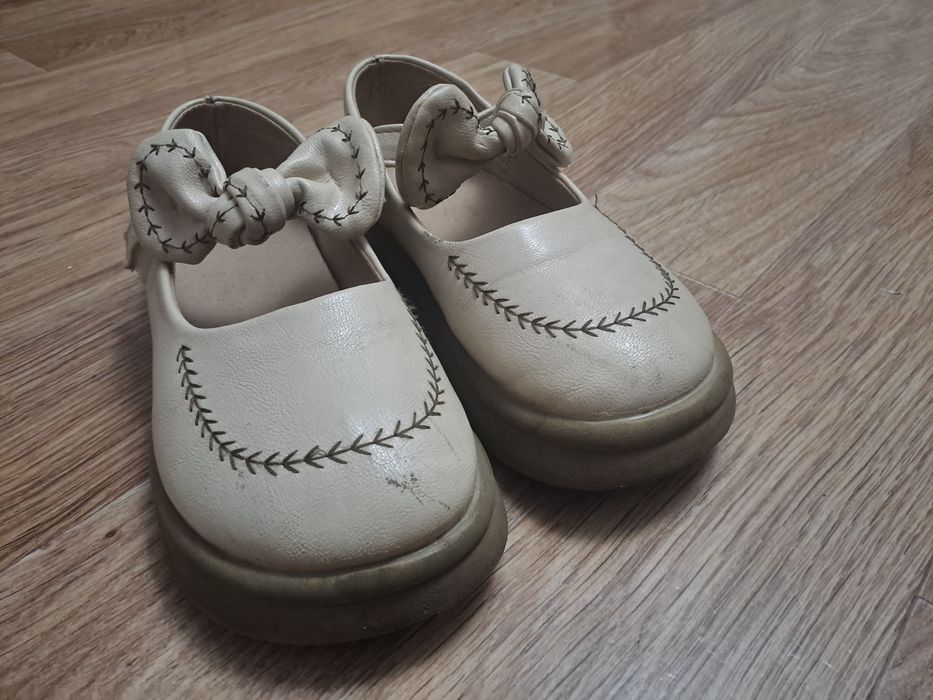 Туфли на девочку 33-34 размер