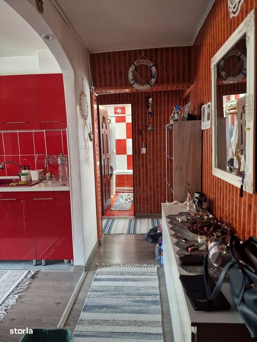Vând apartament zona A ,2 camere decomandat