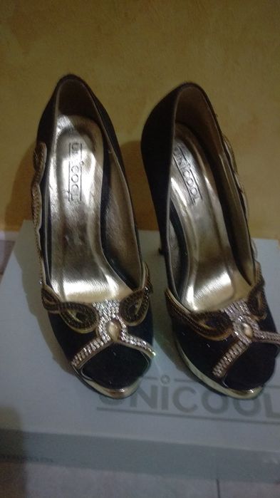 Елеганти обувки с висок ток