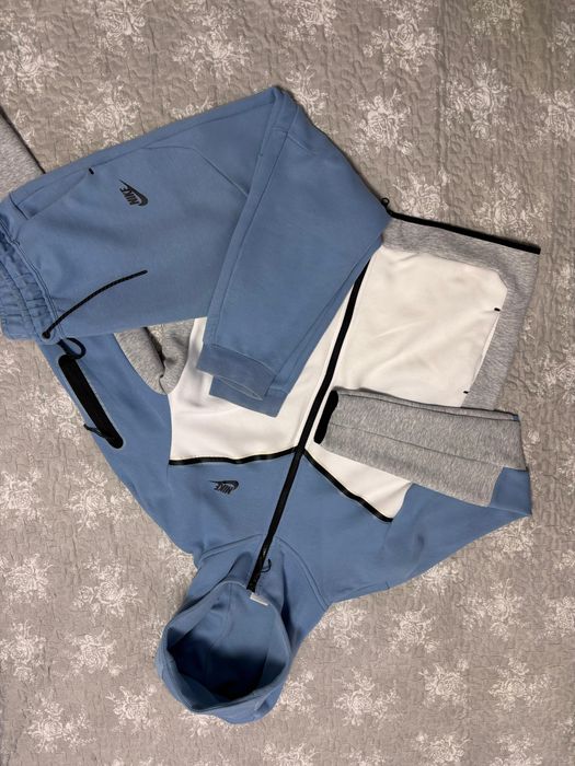 Nike tech albastru
