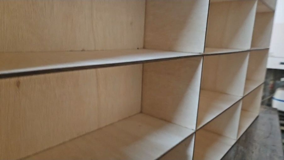 2x raftri de masinute scara 1 la 18