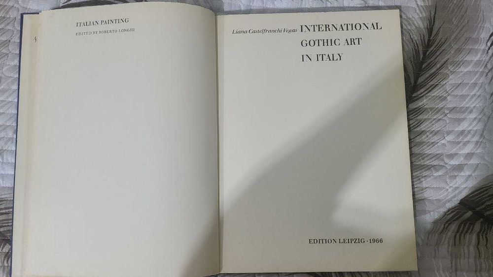 Книга альбом International Gothic Art in Italy