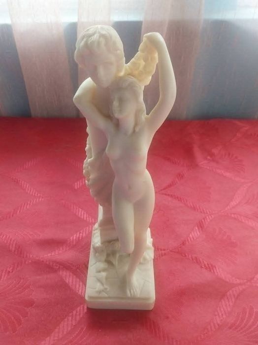 Statuetă veche de colecție.