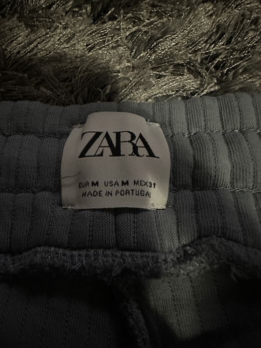 Vand pantaloni Zara noi