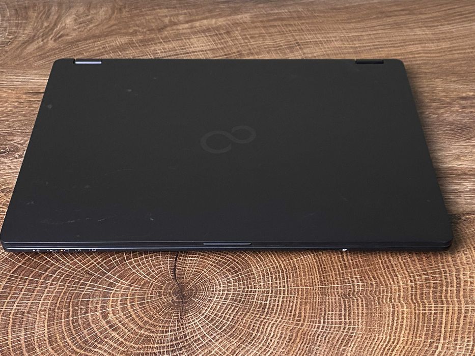 Лаптоп FUJITSU LIFEBOOK U747 14" i5-6200U/ 8GB/ 256GB SSD/14" FullHD