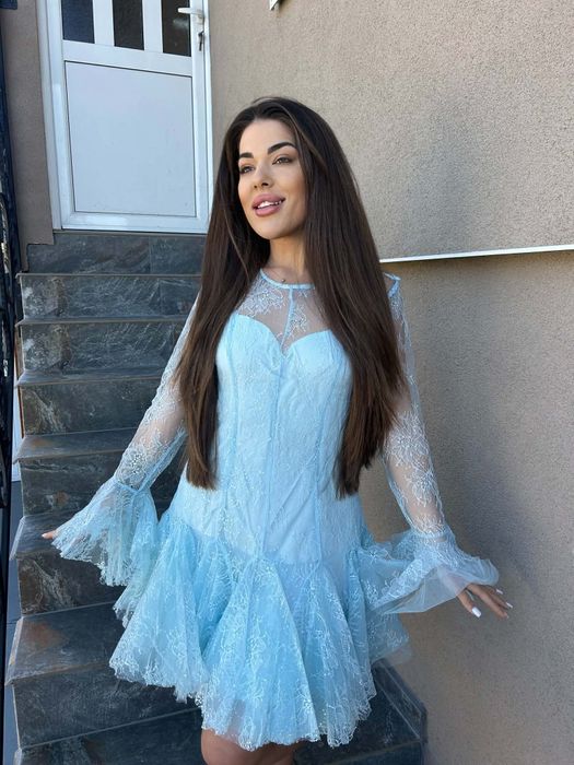 Кукленска дантелена рокля с вталена кройка топ модел