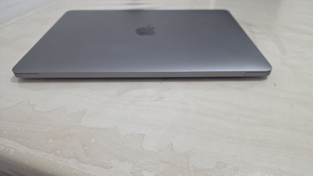 Macbook pro 2020 8/512 intel i5