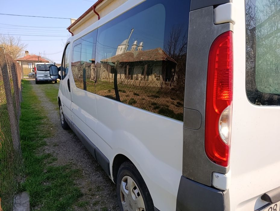 Vând Renault Trafic 8+1  persoane